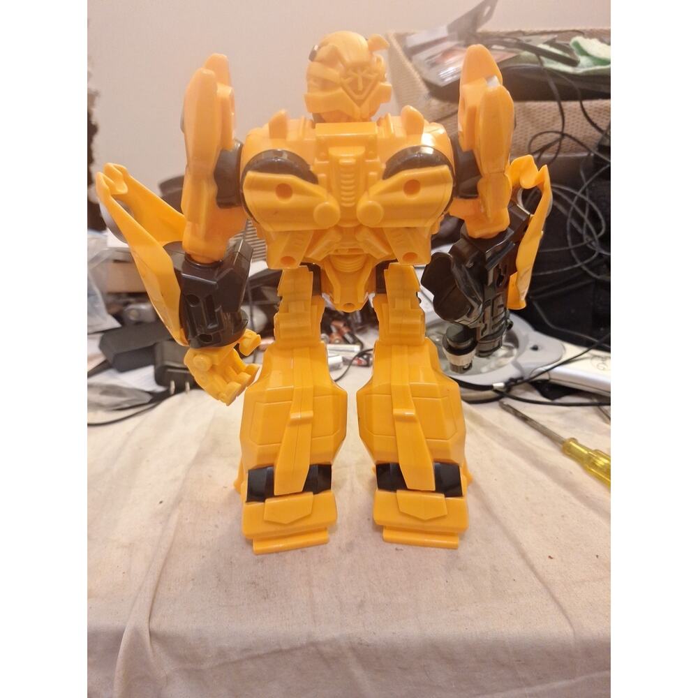 Transformer Bumble Bee 10" Action Figure Hasbro Kid Toy Lights Sound Fun Play - Picture 3 of 5